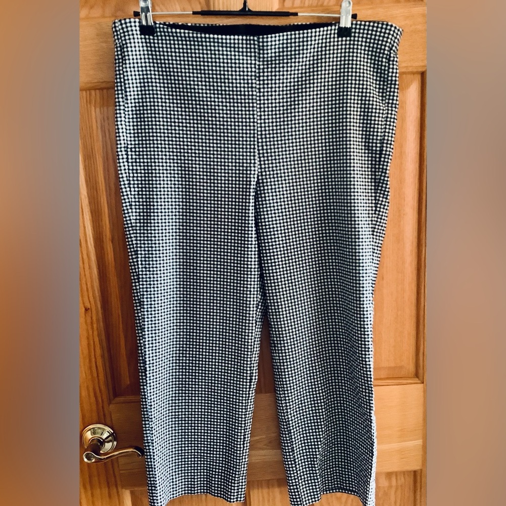 Chico’s Black and White Check Cropped Flat Front Pants With Stretch Size 3 (16) - Picture 3 of 9